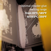 Detail potlače textilu pomocou DTF Hot Peel transferu